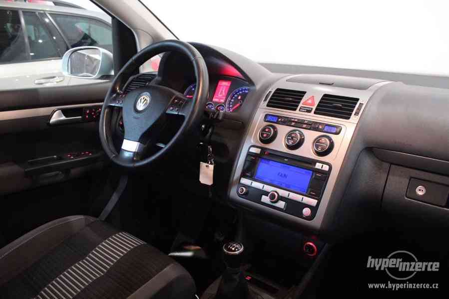 VW Touran 2.0 TDI HIG. 7 Míst tažné zařízení - foto 32