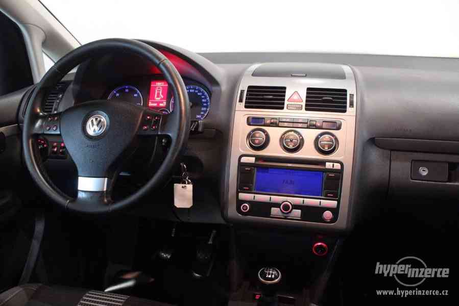 VW Touran 2.0 TDI HIG. 7 Míst tažné zařízení - foto 33