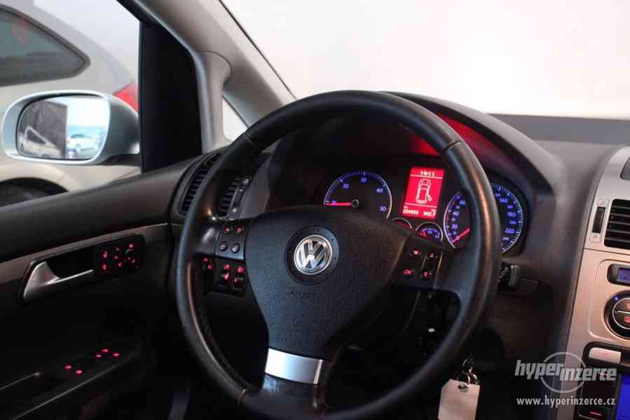 VW Touran 2.0 TDI HIG. 7 Míst tažné zařízení - foto 34
