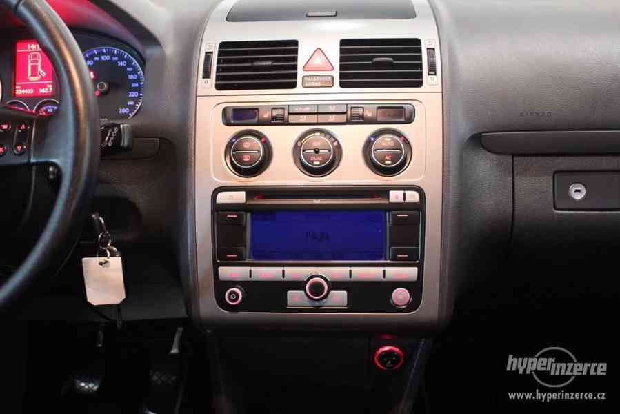 VW Touran 2.0 TDI HIG. 7 Míst tažné zařízení - foto 35