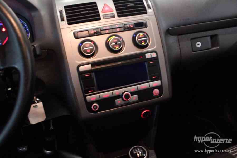 VW Touran 2.0 TDI HIG. 7 Míst tažné zařízení - foto 37