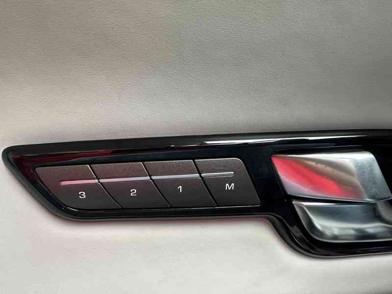 Land Rover Range Rover Evoque 2.0 TD4 132kW/4x4/Navi/1Maj - foto 11