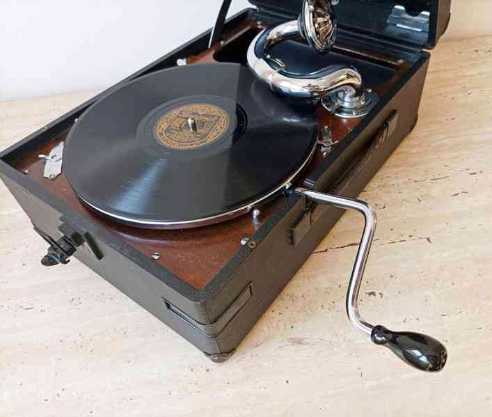 Starožitný gramofon na kliku značky His Master’s Voice - foto 6