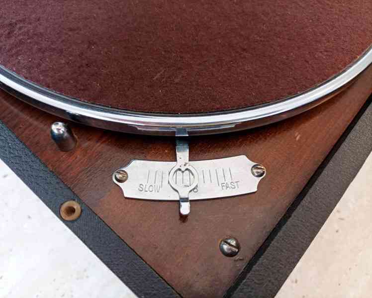 Starožitný gramofon na kliku značky His Master’s Voice - foto 18