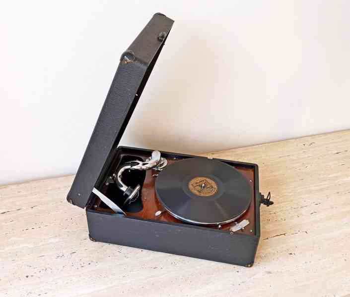 Starožitný gramofon na kliku značky His Master’s Voice - foto 3