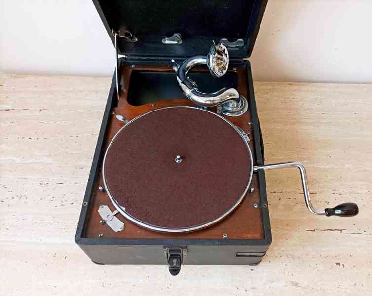 Starožitný gramofon na kliku značky His Master’s Voice - foto 16