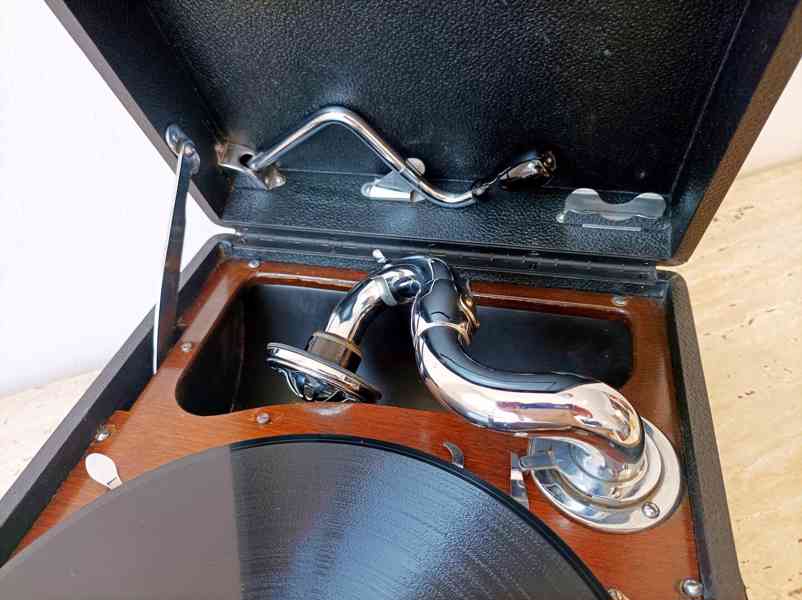 Starožitný gramofon na kliku značky His Master’s Voice - foto 5