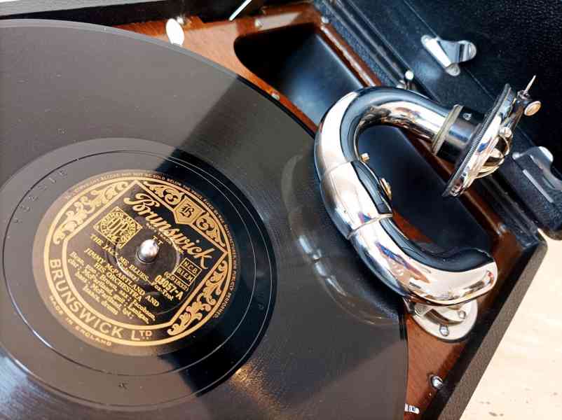 Starožitný gramofon na kliku značky His Master’s Voice - foto 9