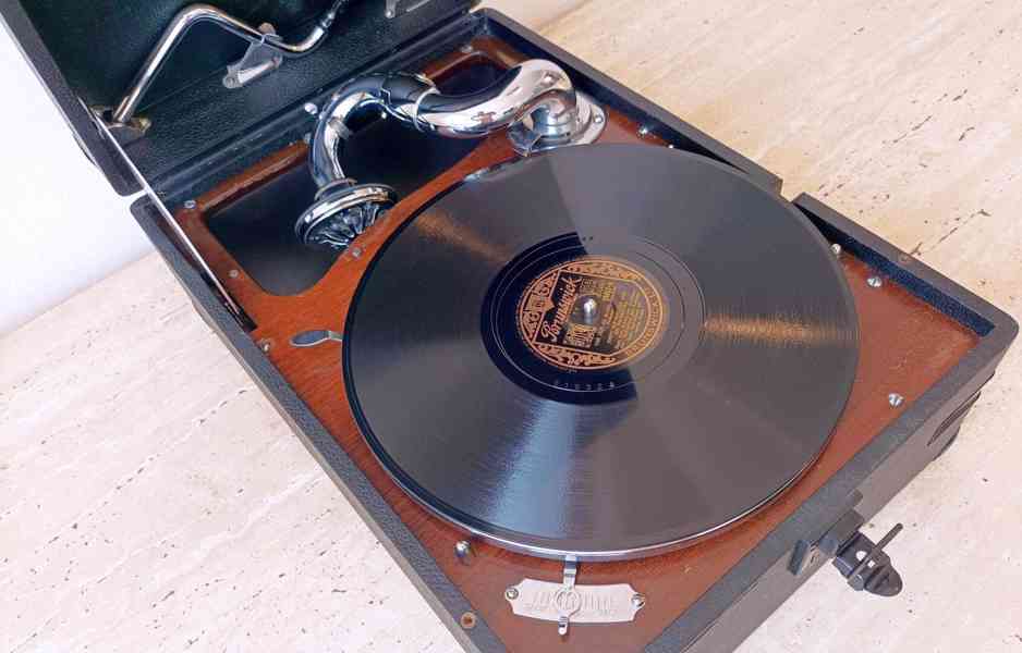Starožitný gramofon na kliku značky His Master’s Voice - foto 2