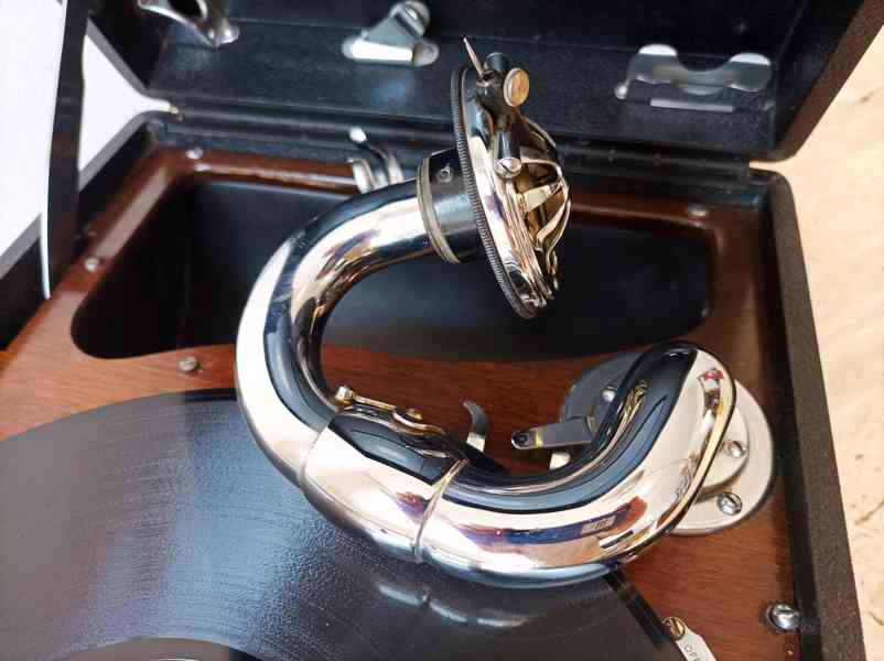 Starožitný gramofon na kliku značky His Master’s Voice - foto 8