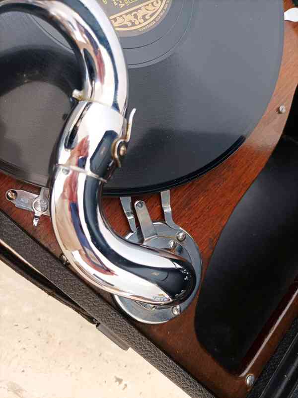 Starožitný gramofon na kliku značky His Master’s Voice - foto 14
