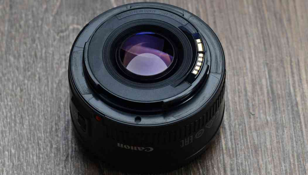 Canon EF 50mm f/1.8 II *full-frame *2. generace - foto 5