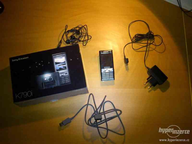 Mobilní telefon Sony Ericsson K790i - foto 3