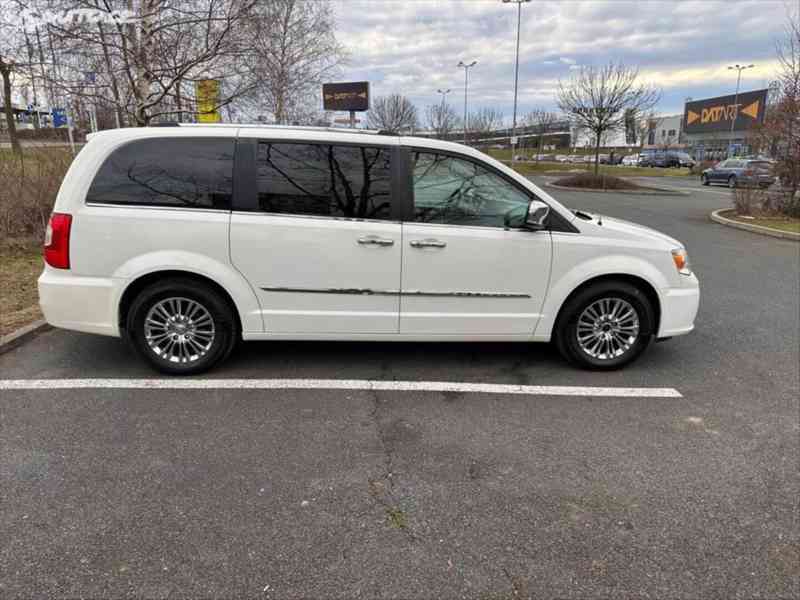 Chrysler Town & Country 3,6 - foto 4