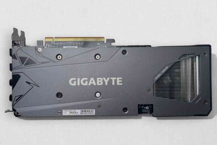 GIGABYTE AMD RX 6600 XT - foto 2