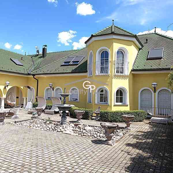 Exkluzivní vila s rozsáhlými pozemky - Včelná u Č. Budějovic - foto 2