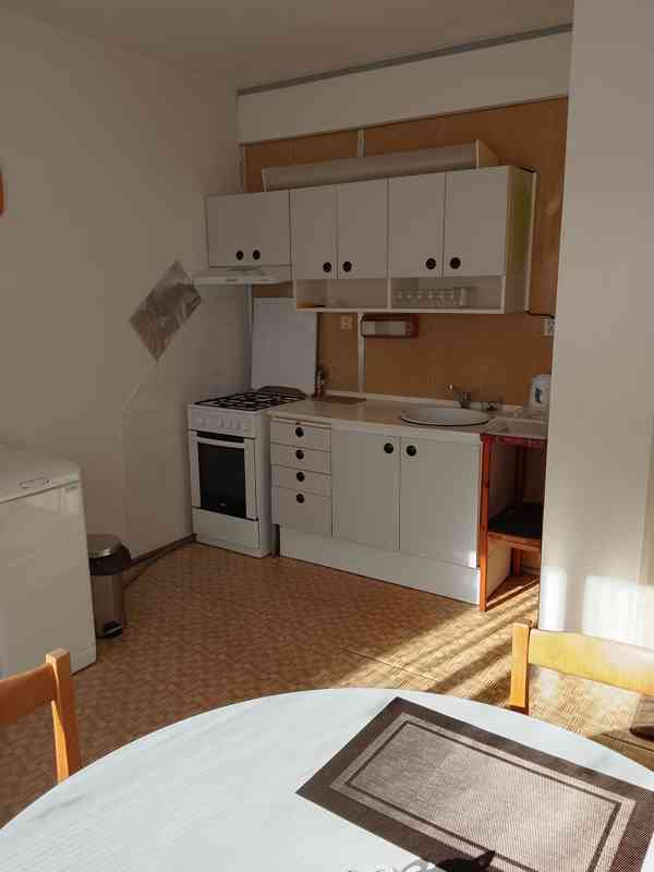 Pronájem bytu 1+1 v Sokolově na Starém náměstí  - foto 3