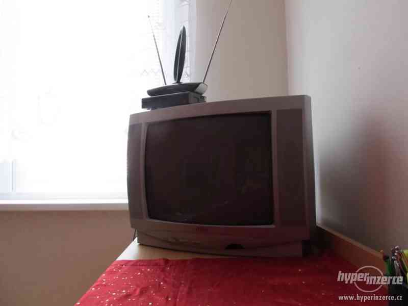 TELEVIZOR   FUNAI  20   A - 1110 - foto 1