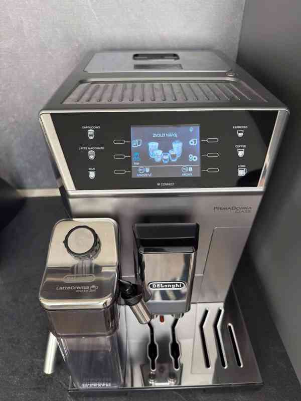 Automatický kávovar De'Longhi PrimaDonna 550.75.MS stříbrný