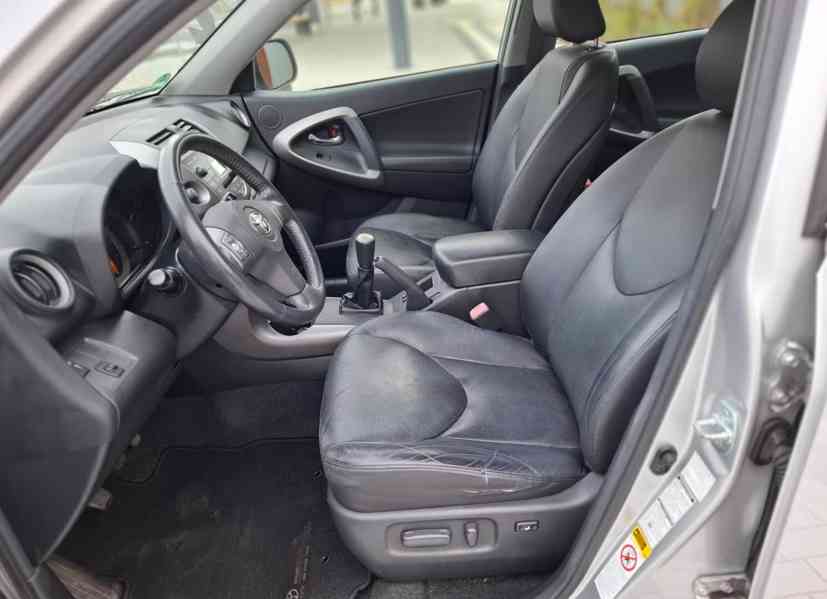 Toyota RAV 4 2,0i benzín 112kw - foto 11