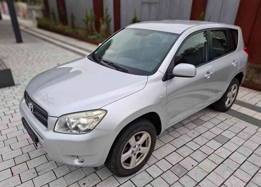 Toyota RAV 4 2,0i benzín 112kw - foto 4