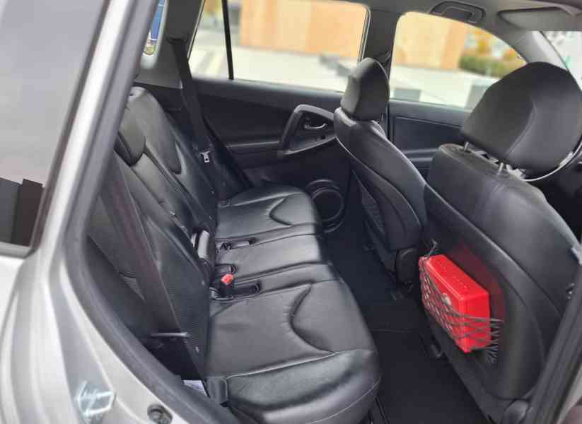 Toyota RAV 4 2,0i benzín 112kw - foto 20
