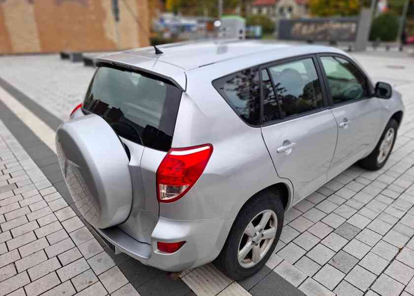 Toyota RAV 4 2,0i benzín 112kw - foto 9
