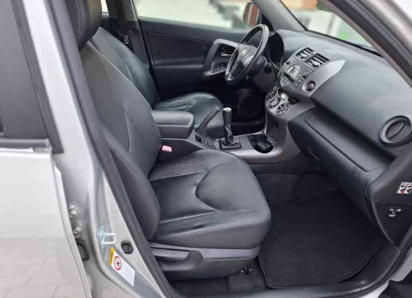 Toyota RAV 4 2,0i benzín 112kw - foto 13