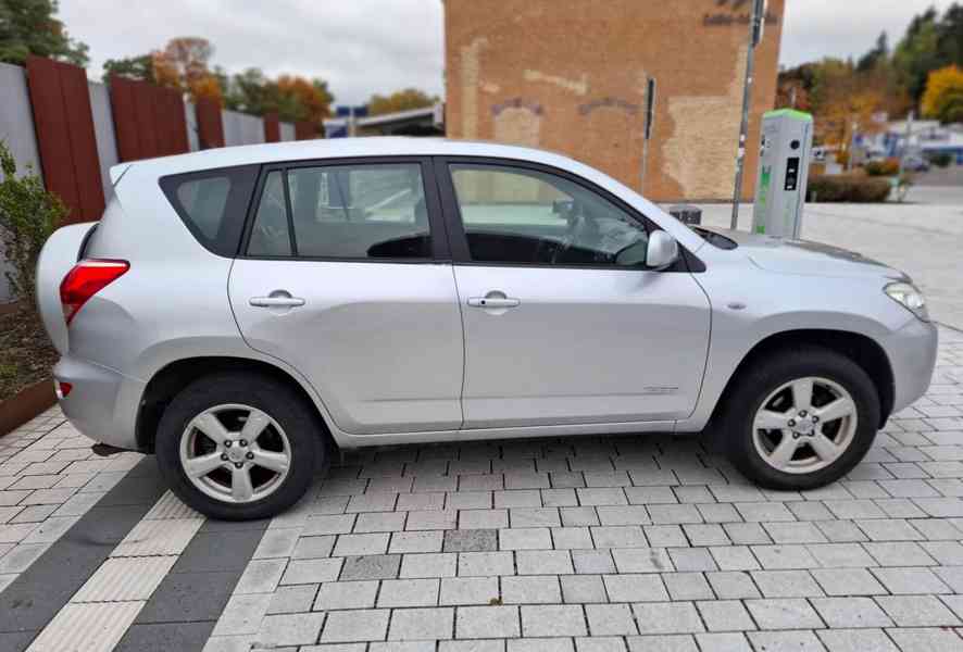 Toyota RAV 4 2,0i benzín 112kw - foto 6
