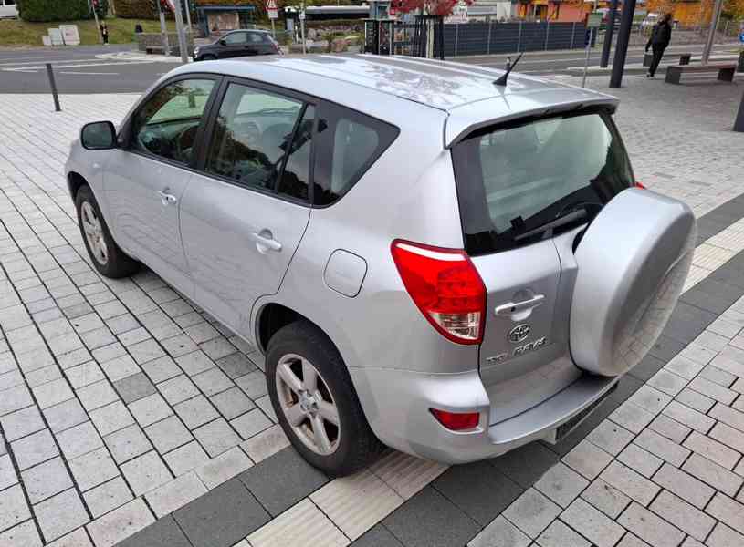 Toyota RAV 4 2,0i benzín 112kw - foto 8