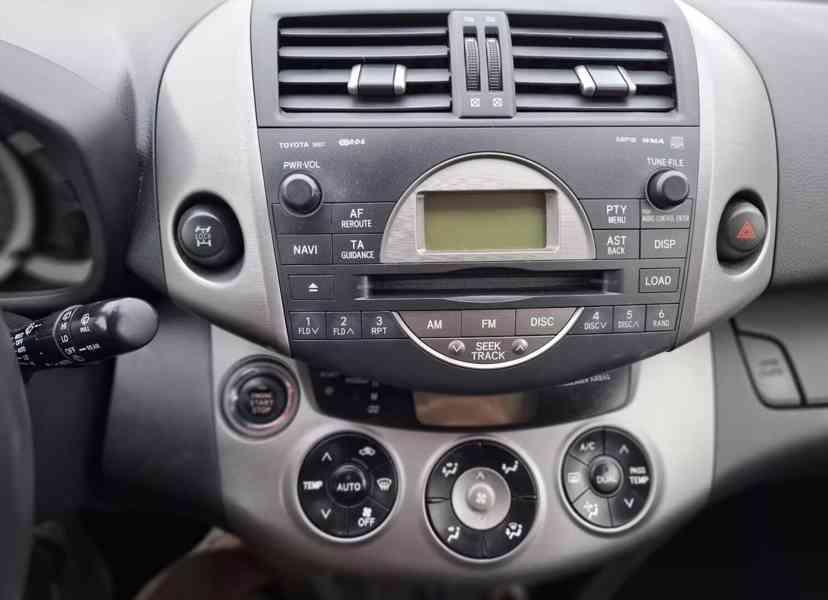 Toyota RAV 4 2,0i benzín 112kw - foto 14