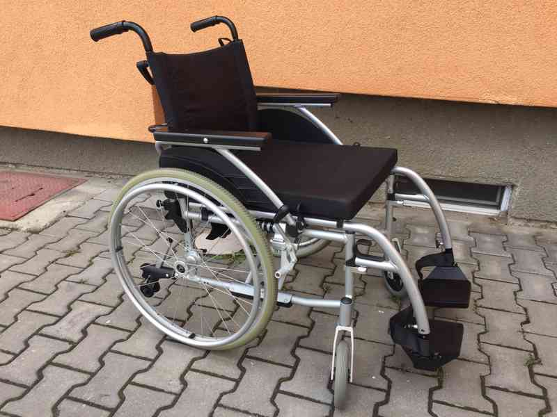 Obrázek k inzerátu: Invalidní vozík mechanický - odlehčený skládací