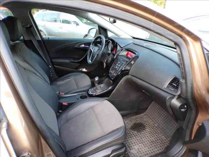 Opel Astra 1,6 CDTI - foto 11