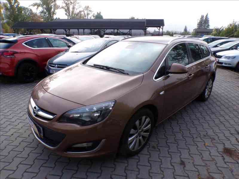 Opel Astra 1,6 CDTI - foto 2