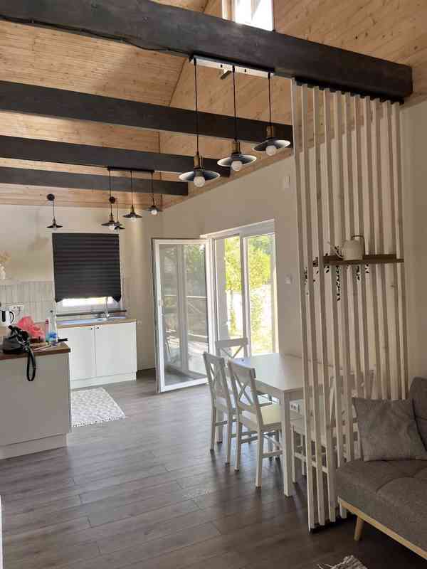 🏡 Novostavba s velkým pozemkem – ideální rodinné bydlení - foto 8