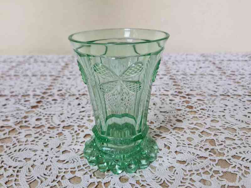 Krásná biedermeier broušená zelená Sklenice uran - foto 4