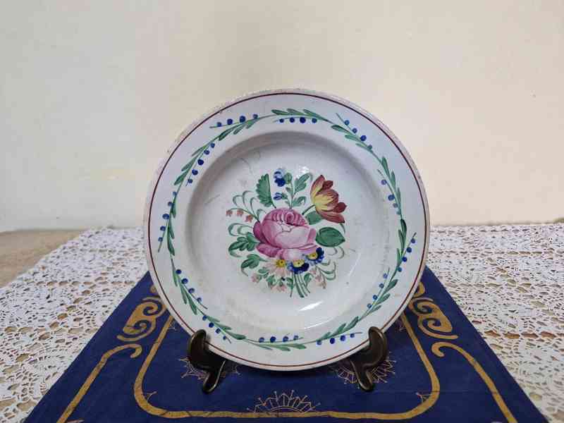 Velmi starý malovaný  kameninový Talíř Klenčí