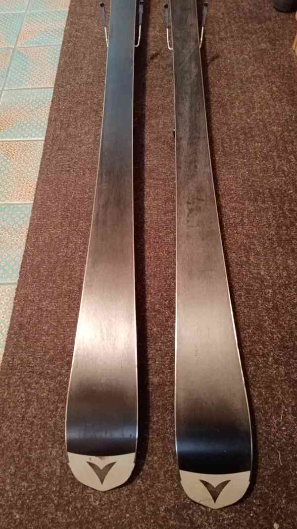 Sjezdové lyže Dynastar Driver X08 - foto 8