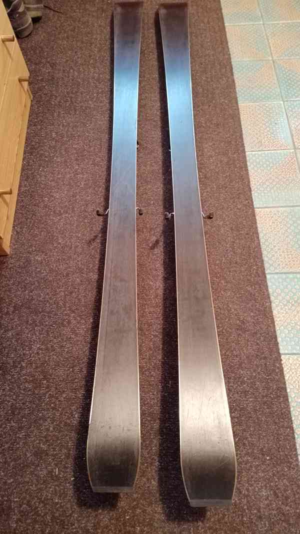 Sjezdové lyže Dynastar Driver X08 - foto 7