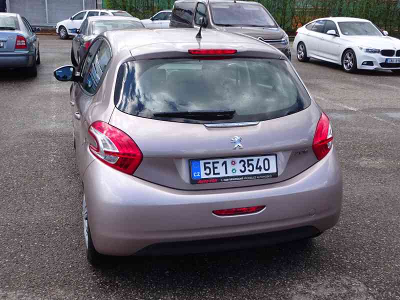 Peugeot 208 1.0i r.v.2014 serviska Koupeno v ČR - foto 4