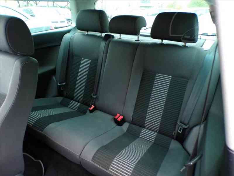 Volkswagen Polo 1,4 16V TEMPOMAT - foto 8