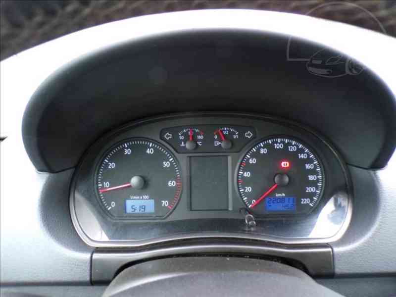 Volkswagen Polo 1,4 16V TEMPOMAT - foto 5