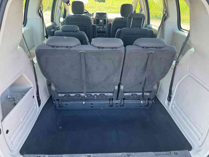 Chrysler Grand Voyager RT 3.8 V6 EU 2009 - foto 7