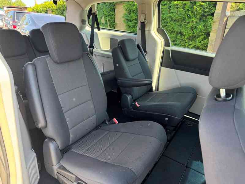 Chrysler Grand Voyager RT 3.8 V6 EU 2009 - foto 9