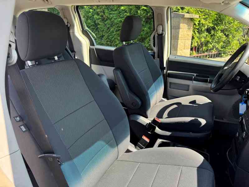 Chrysler Grand Voyager RT 3.8 V6 EU 2009 - foto 10