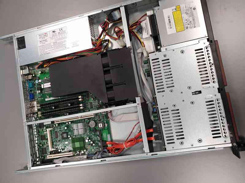 server Supermicro, PDSMi+, Intel Core2 Duo E6320 @ 1.86GHz   - foto 3