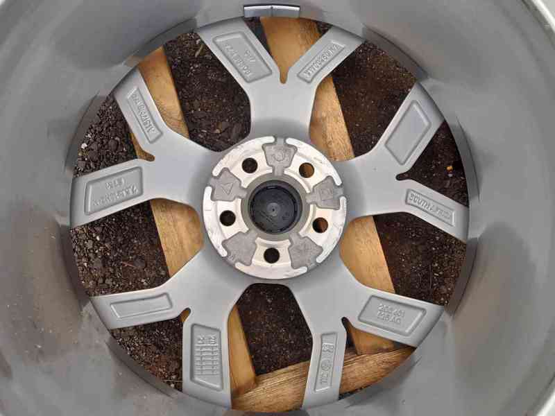 Alu disky R18 Volkswagen Polo Tcross 5x100 - foto 5