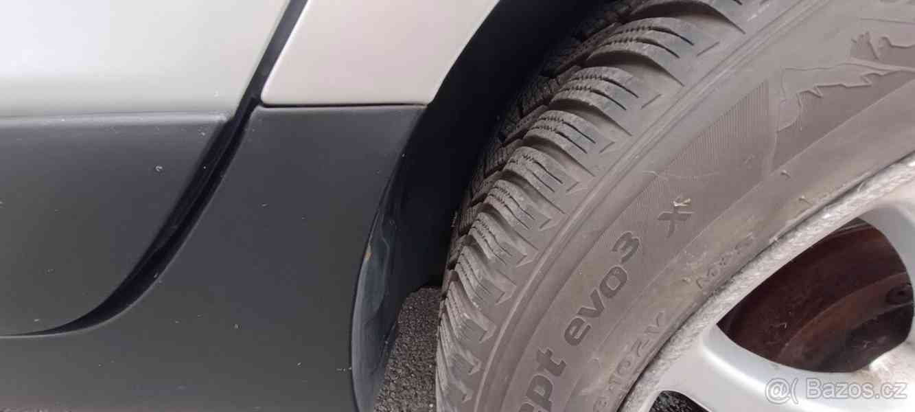 Hyundai ix35 2,0 - foto 3