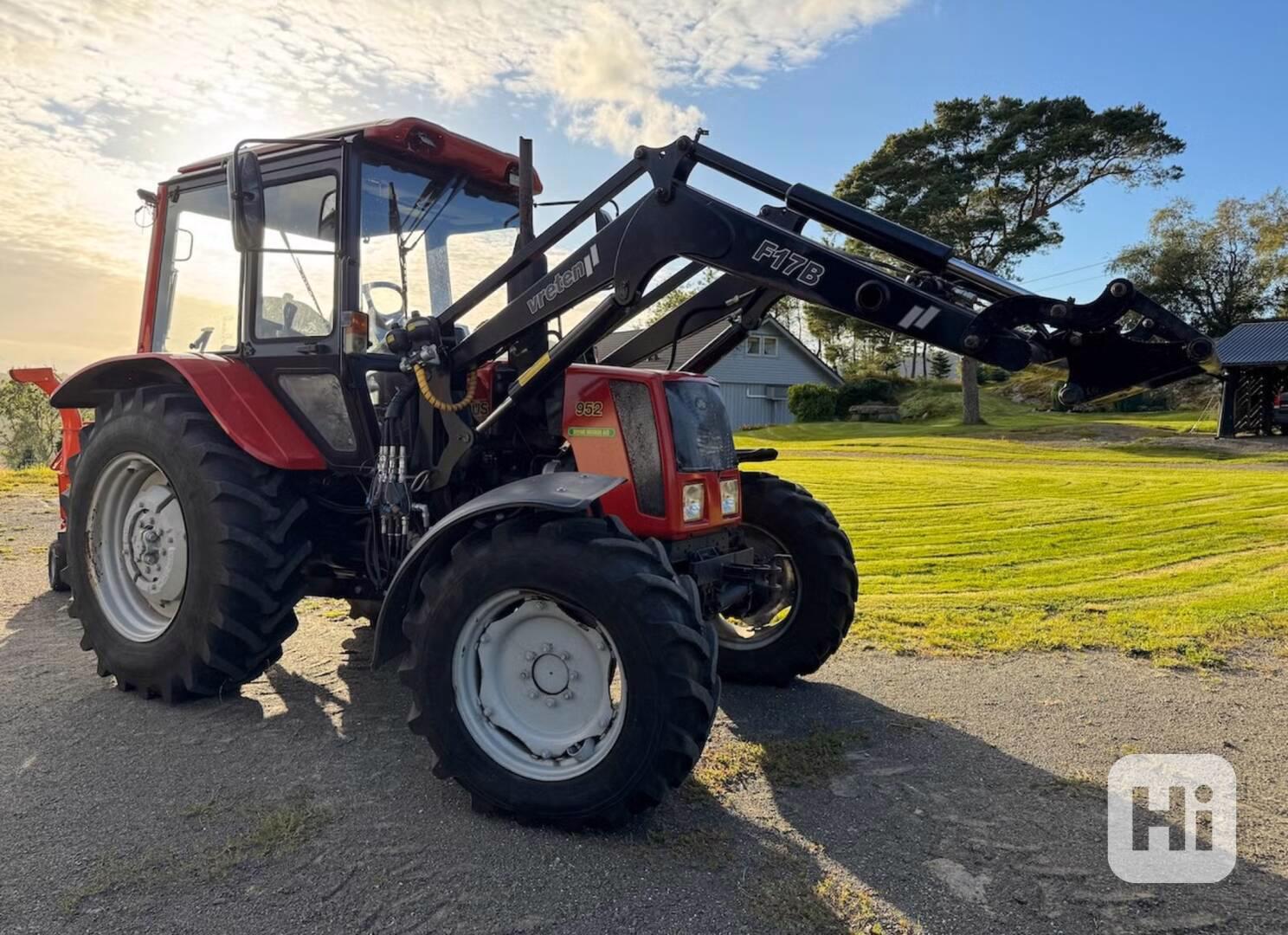 Belarus traktor 4x4 s čelním nakladačem - foto 1