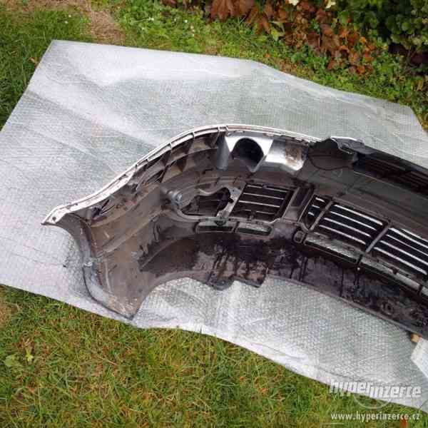 predni naraznik vw passat b5.5 stribrny chrom listy - foto 6